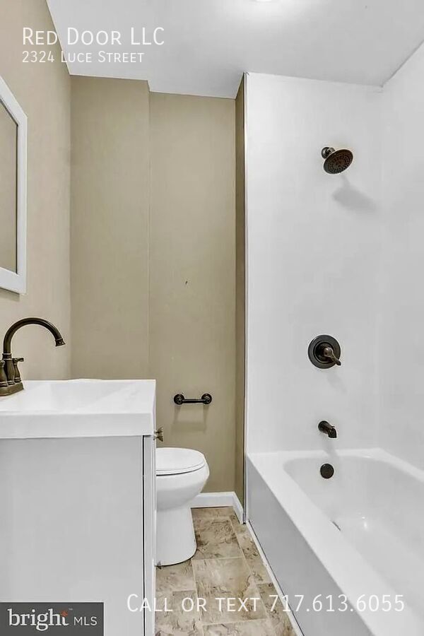 Building Photo - 2324 Luce St