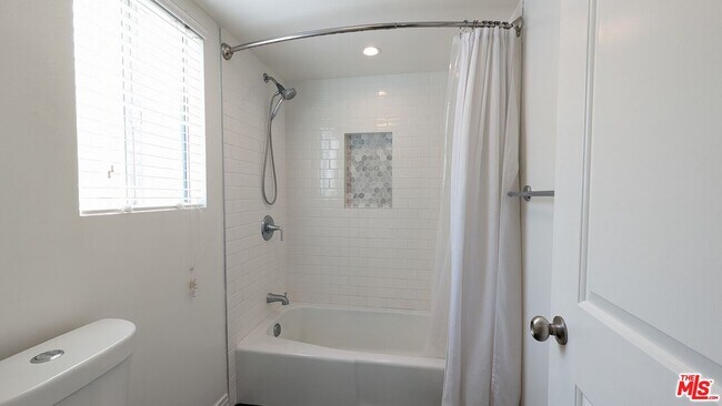 Building Photo - 1696 Palisades Dr