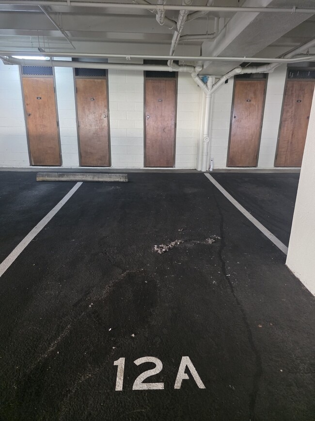 Building Photo - 350 Aoloa St