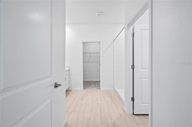 Building Photo - 18156 Pleasantview Blvd