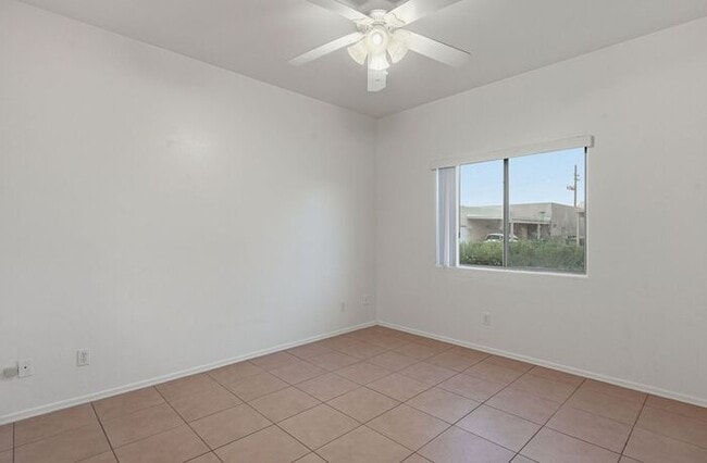 Building Photo - Pending/ Rented - Comfortable Eastside Liv...