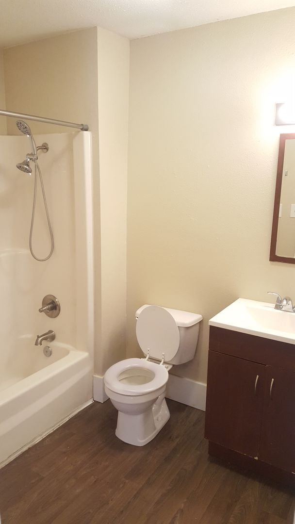 Building Photo - Great home, lots of space, fully updated, ...