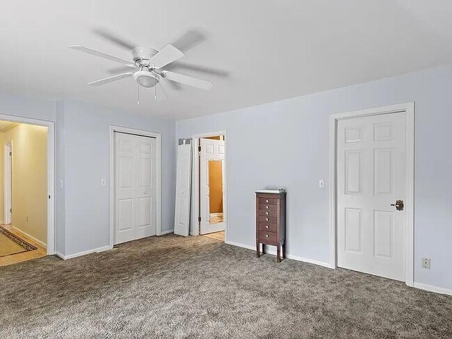 Building Photo - 1447 Beverly Dr