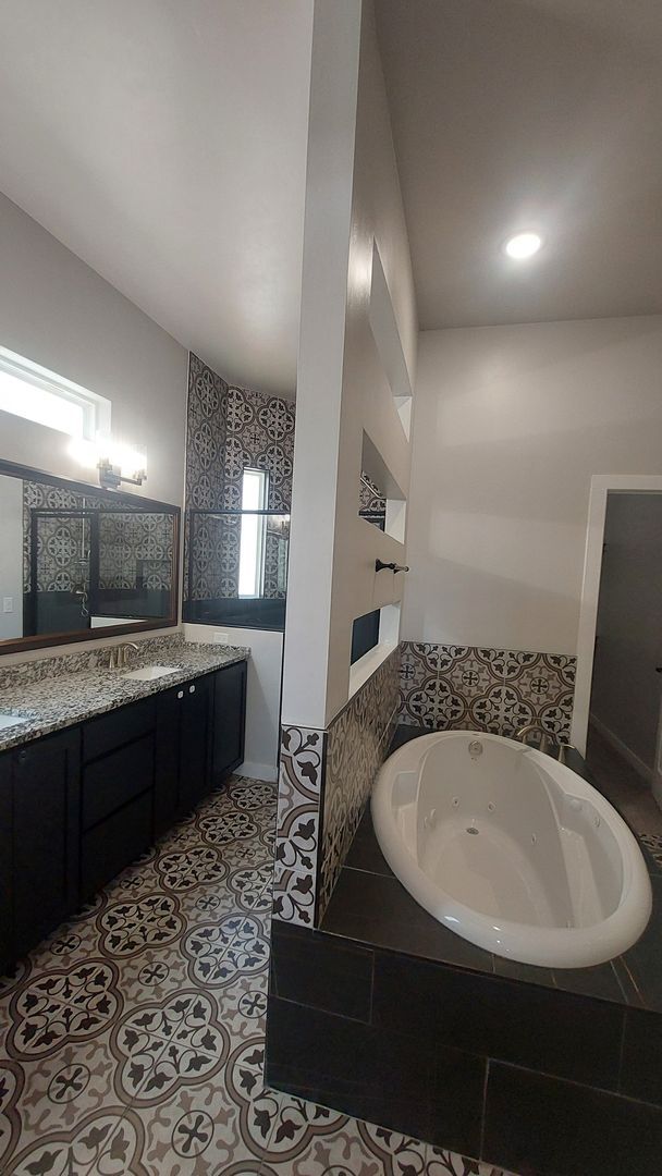 Building Photo - Beautiful 4 bedroom 2.5 bathroom home! READY NOW