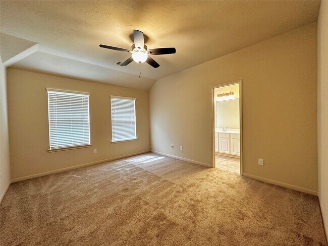 Building Photo - 2510 Avalon Lake Ln