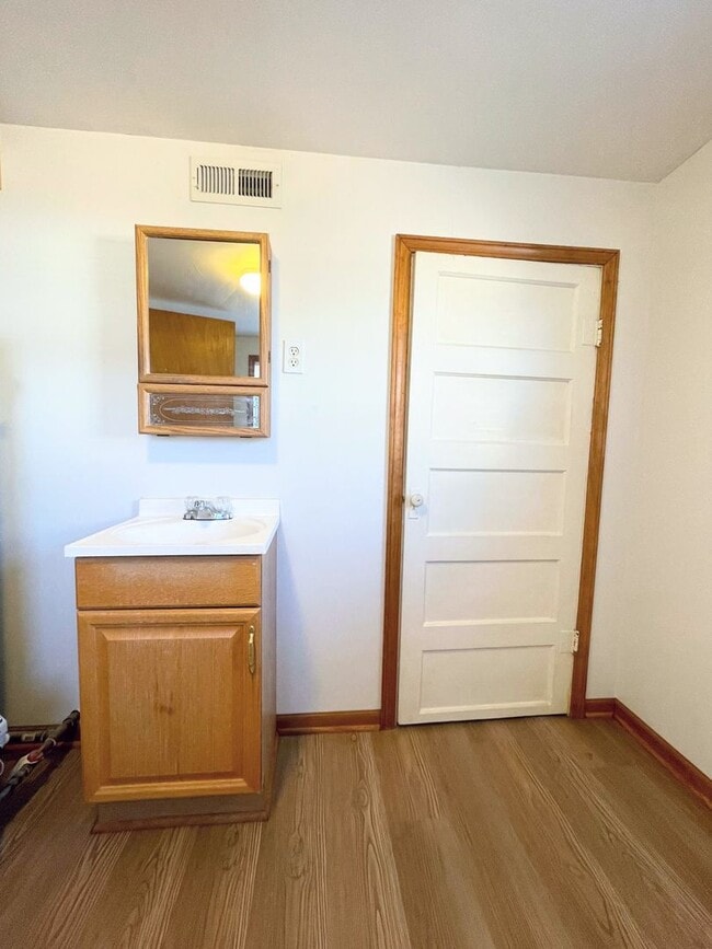 Building Photo - Two Bedroom Home with Detached Garage