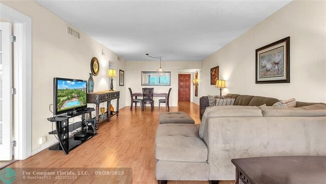 Building Photo - 3150 N Palm Aire Dr