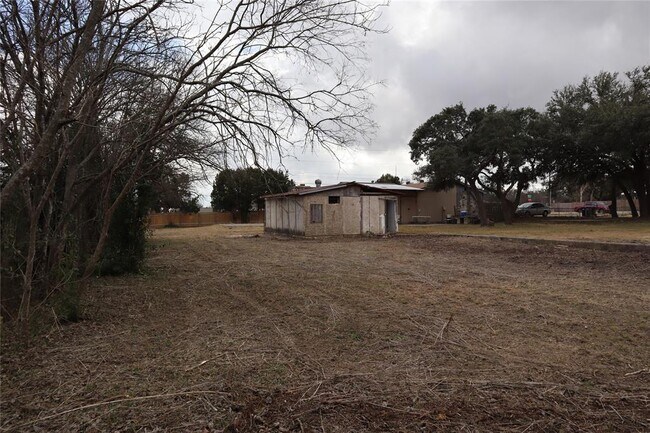 Building Photo - 1606 High Chaparral Dr