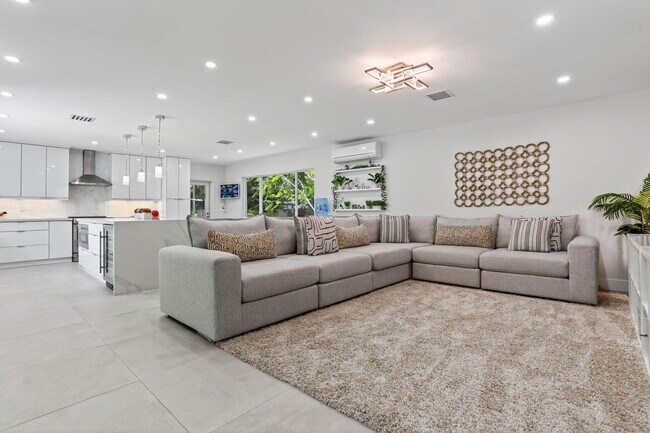 Building Photo - 600 NE 4th St