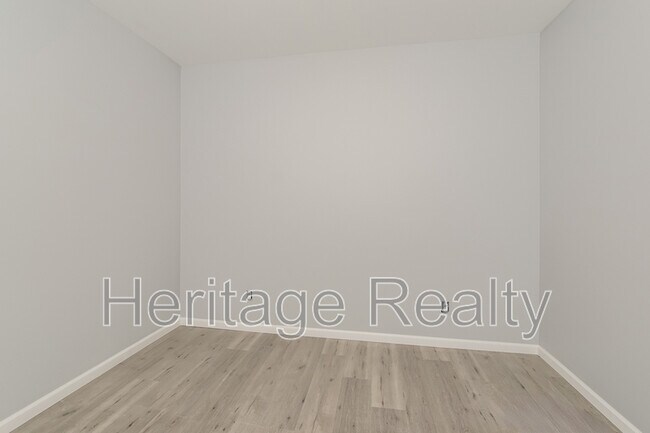 Building Photo - 880 Glenfield Dr