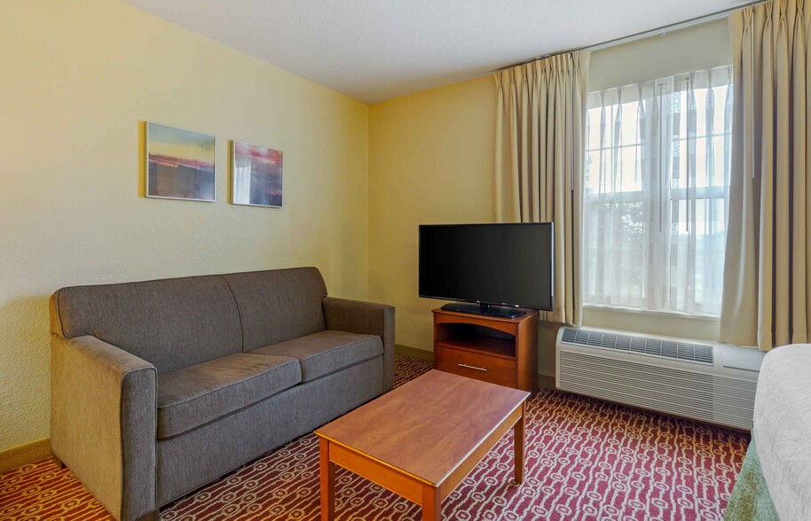 Building Photo - Furnished Studio-Chantilly - Dulles