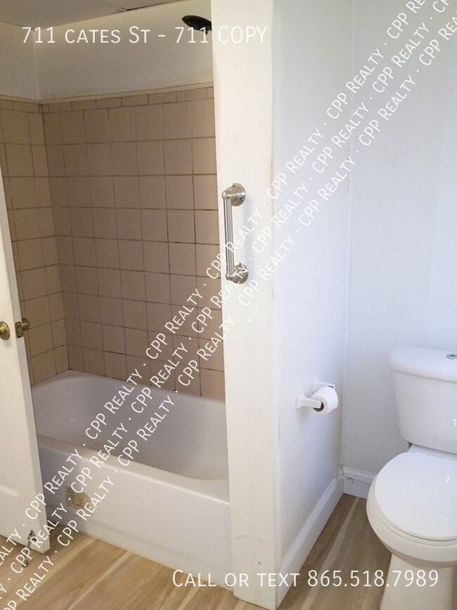 Building Photo - 711 Cates St