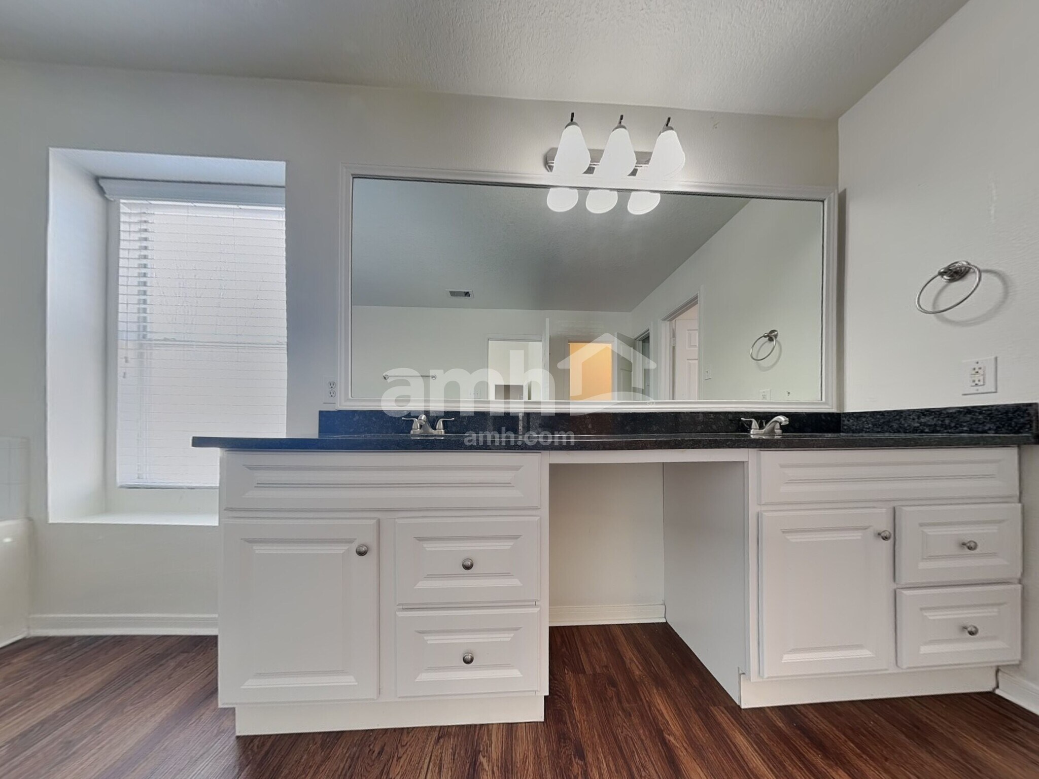 Building Photo - 16973 Scenic Knoll