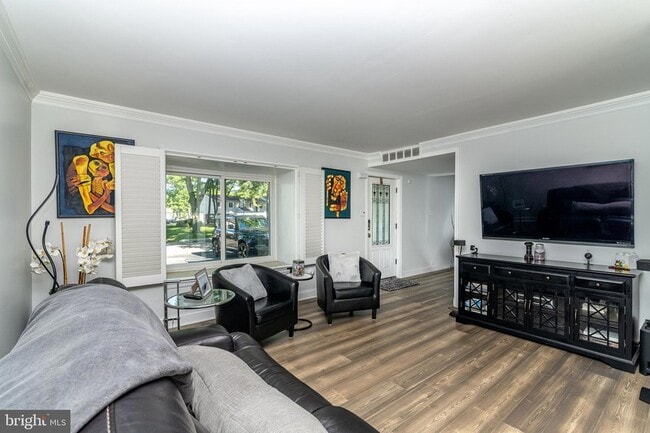Building Photo - 251 Fir Tree Ct