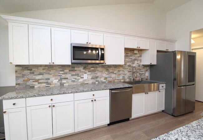 Building Photo - Stunning West Pensacola Home on Nearly an ...