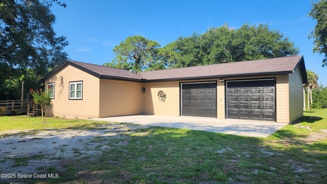 Building Photo - 3900 Ocala St