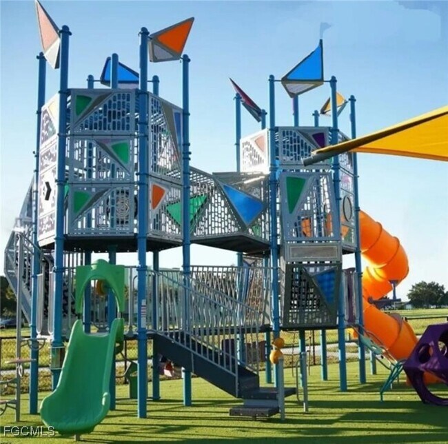 Building Photo - 608 SE 6th St