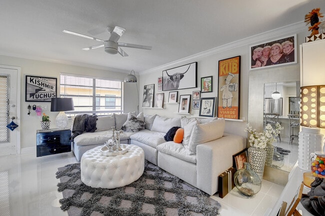 Building Photo - 274 Capri F