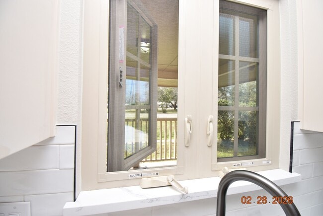 Building Photo - 623 Honeysuckle Dr