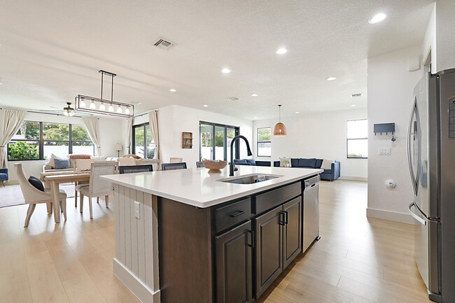 Building Photo - 6151 Yerba Buena Ct