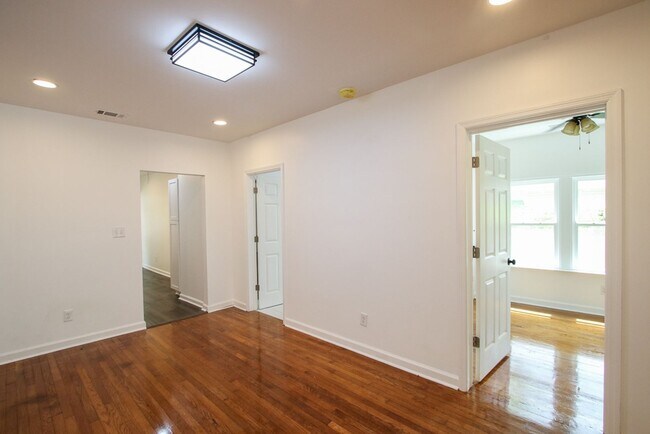 Building Photo - Spacious 4 Bedroom, 2.5 Bath Home in Savan...