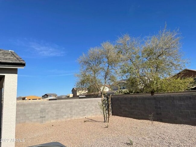 Building Photo - Newer 3 Bed/2Bath never in Crestfield Mano...