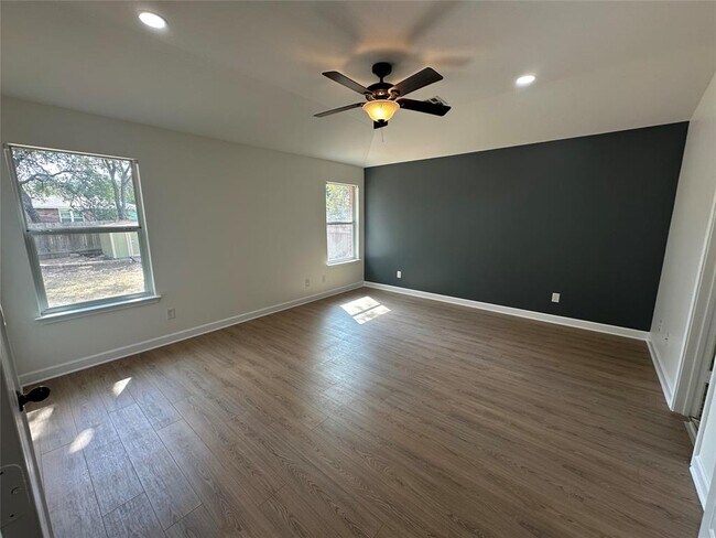 Building Photo - 3309 Blue Ridge Dr
