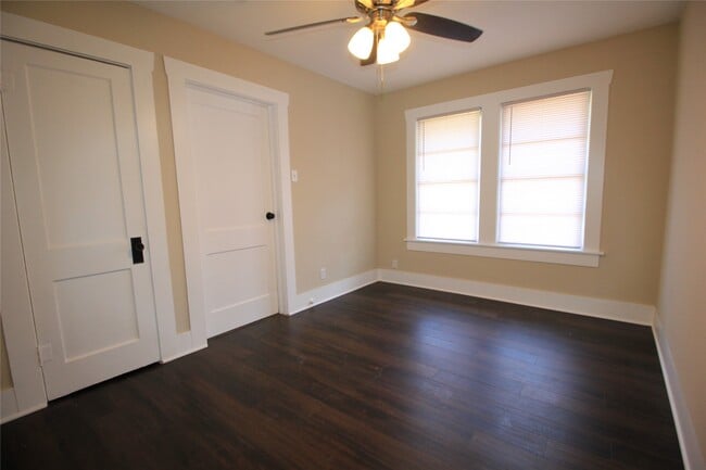 Building Photo - 2616 Oakcliff St