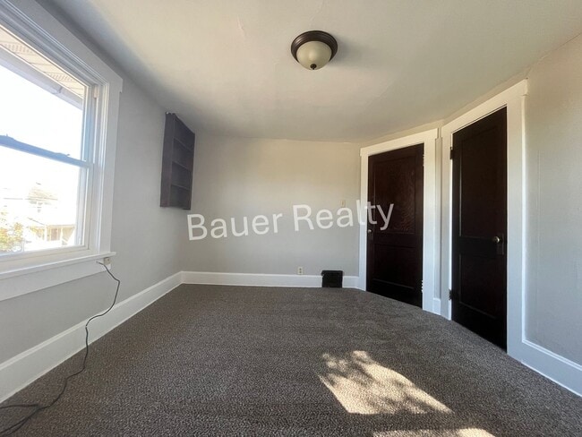 Building Photo - Three Bedroom Home