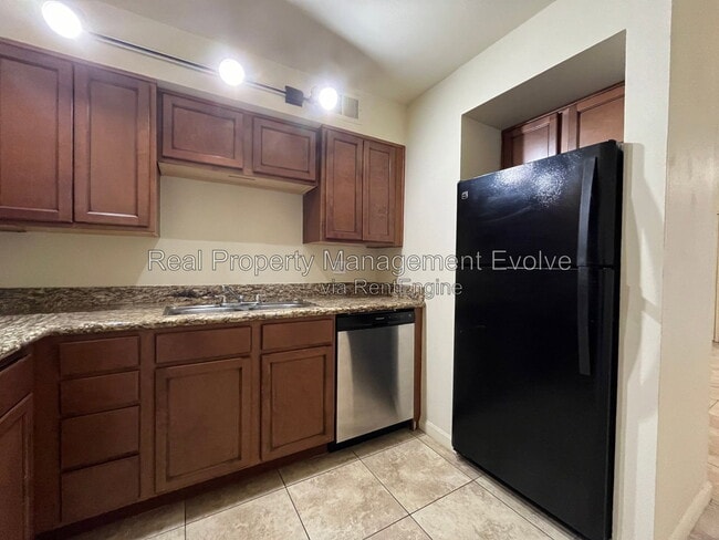 Building Photo - 7110 E Continental Dr