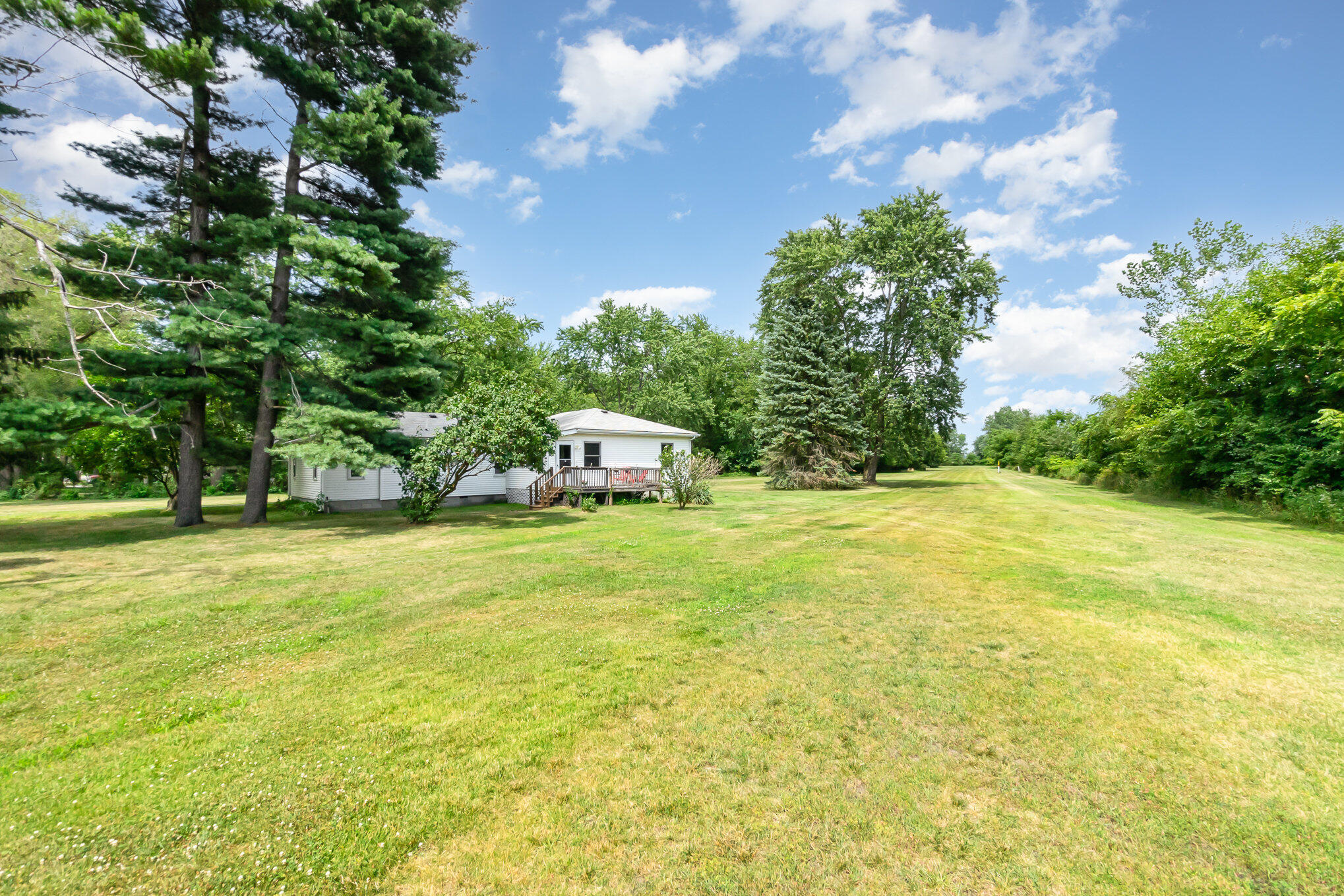 Side House/Yard - 1621 Magnolia Ave