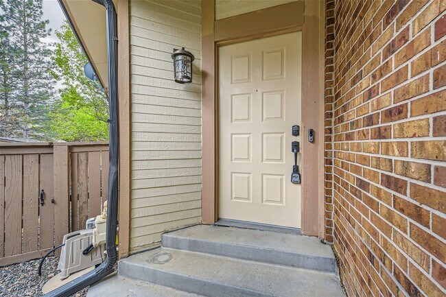 Building Photo - Evolve Real Estate: Amazing 4 Bdr/4 Bath +...