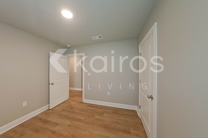 Building Photo - 13790 Pinyon Dr