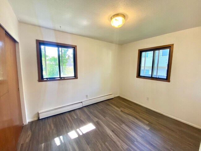 Building Photo - 2 Bedroom Duplex
