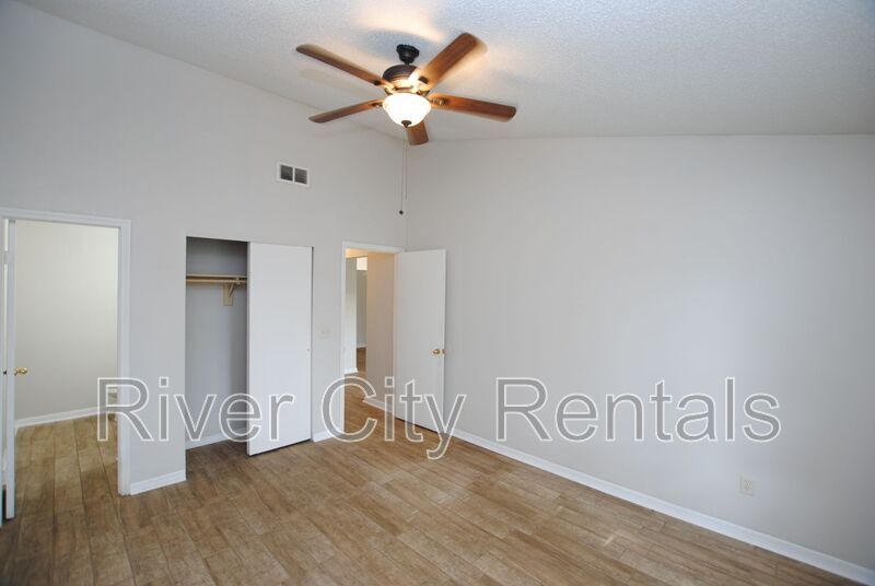 Building Photo - 2443 N Seabury Pl