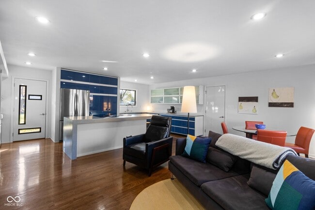 Building Photo - 10327 Orchard Way