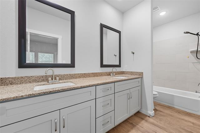 Building Photo - 419 E Elm St