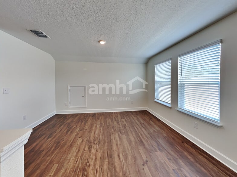 Building Photo - 1131 Walden Pond Dr