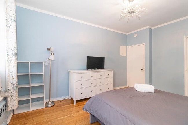 Building Photo - 340 E 80th St