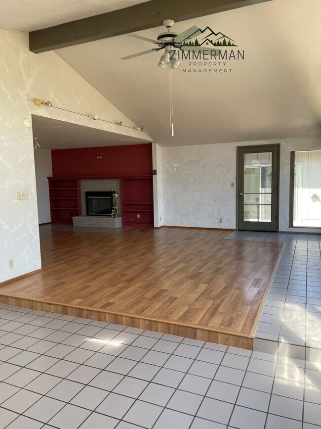 Building Photo - 3 Bedroom, 3 Bathroom Home in Beautiful Sh...