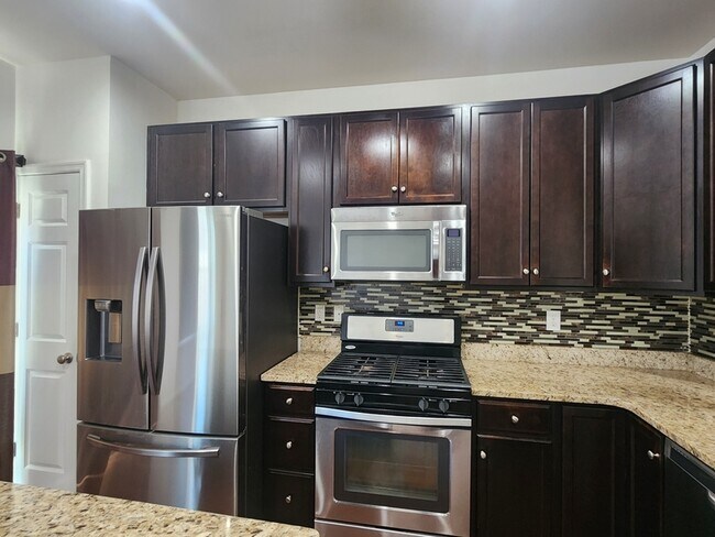 Building Photo - 1233 Parish Ave