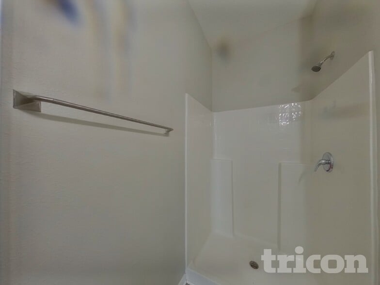 Building Photo - 5530 Sycamore Canyon Dr