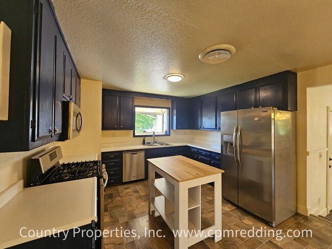Building Photo - Spacious 3-Bedroom House with Gated Pool i...