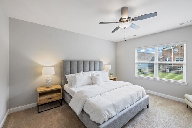 Building Photo - 1719 Biscayne Dr