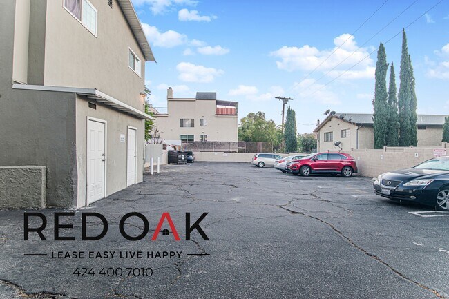 Building Photo - 10133 Pinewood Ave