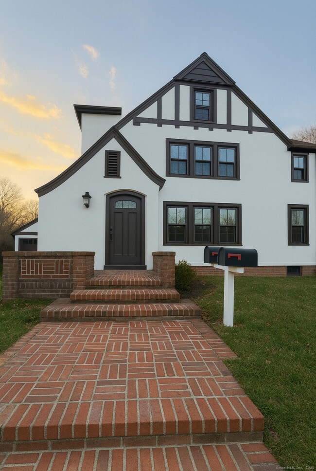 Building Photo - 40 Rogers St