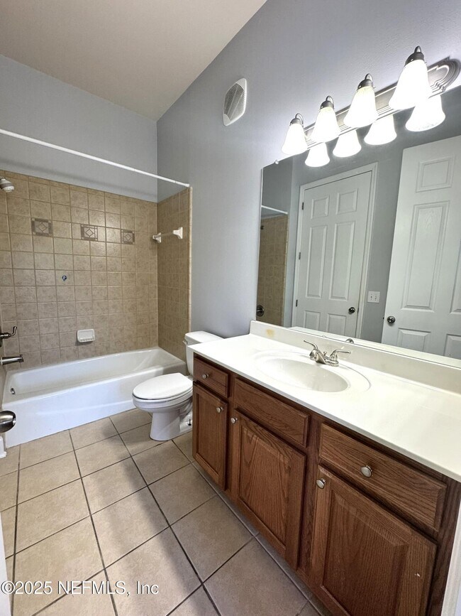 Building Photo - 2017 Pond Ridge Ct