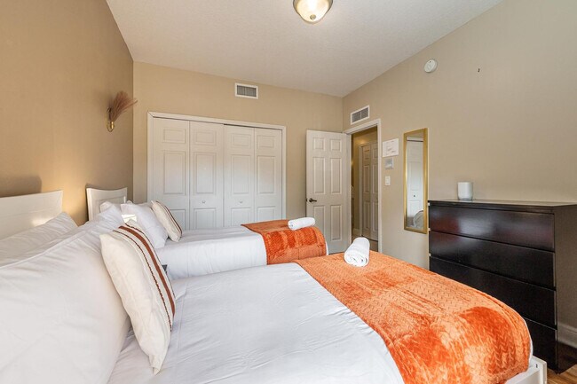 Building Photo - 1721 SW 23rd St