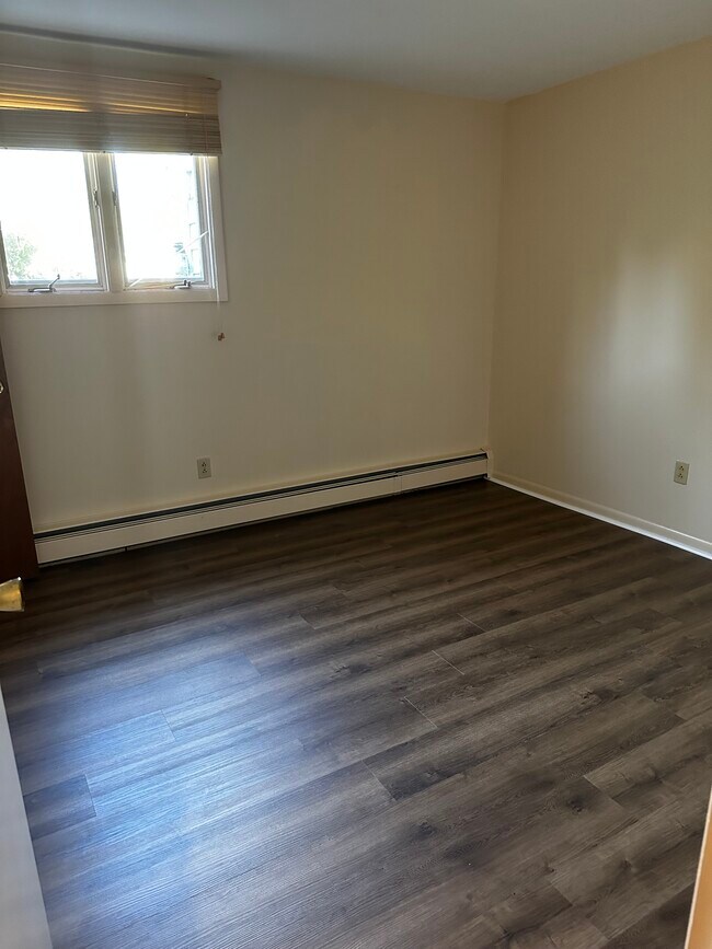 Building Photo - 7863 Russell Ln