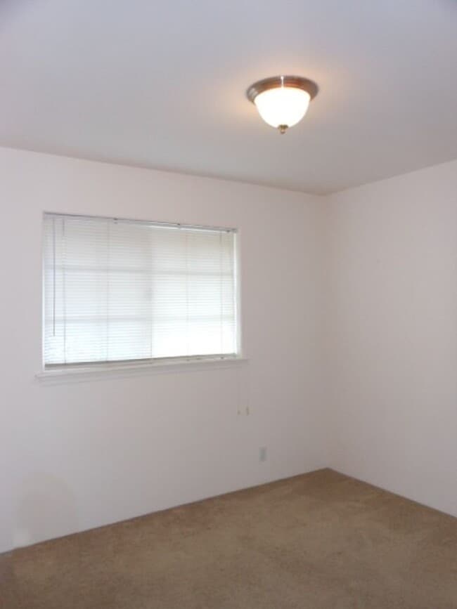 Building Photo - Pacheco, Evelyn (Kamalo'o)